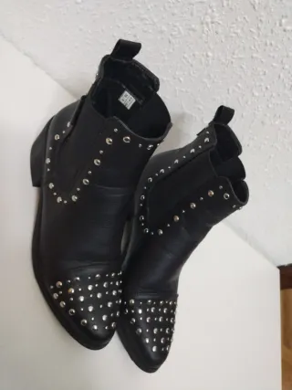 Botines Coolway negros con tachuelas