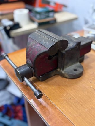 Tornillo de banco antiguo estilo vintage