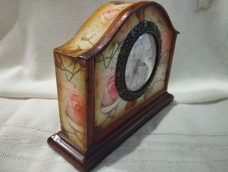 Reloj de sobremesa flores y mariposas