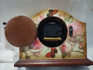 Reloj de sobremesa flores y mariposas