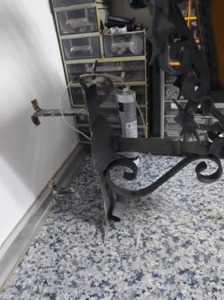 Farol de forja negro