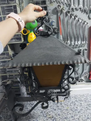 Farol de forja negro