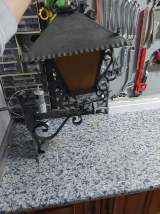 Farol de forja negro