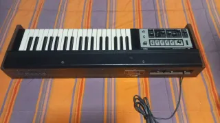Roland SH-2000 Sintetizador Vintage