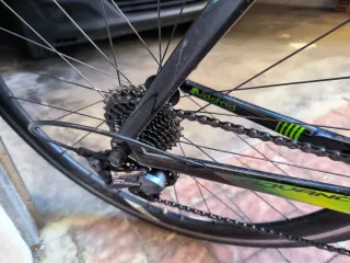Bicicleta Giant Propel Negra y Verde