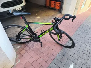 Bicicleta Giant Propel Negra y Verde