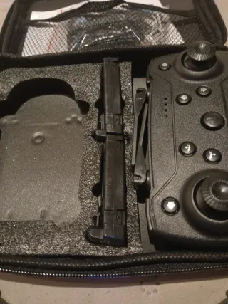 Dron Negro con Luces Azules