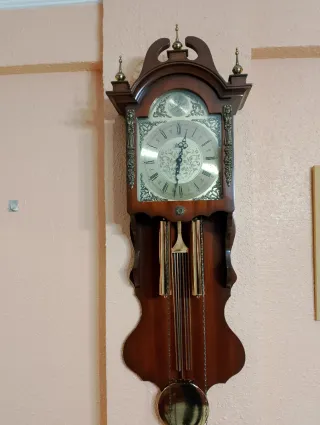 Reloj de pared antiguo madera