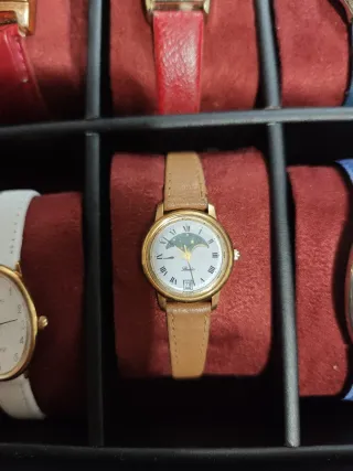 Reloj de dama con correa de cuero