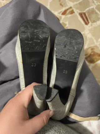 Décolleté argento glitter con tacco