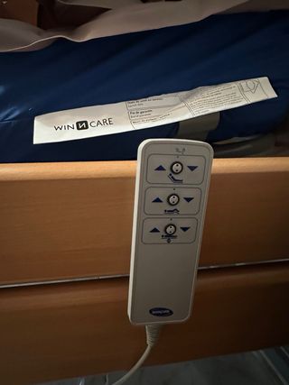 Cama articulada eléctrica. Bonito acabado enmadera