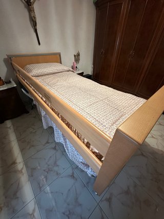 Cama articulada eléctrica. Bonito acabado enmadera