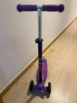 Patinete Maxi Micro Deluxe Lila Led