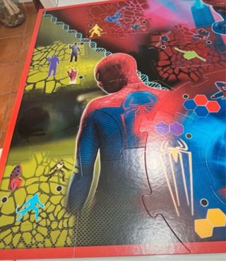 Muñecos Epi y Blas + Puzzle Spiderman