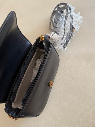 Borsetta Pinko Nera con Dettagli Oro