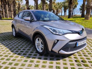 TOYOTA C-HR 2.0 HYBRID DYNAMIC BUSINESS – 184 CV