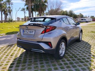TOYOTA C-HR 2.0 HYBRID DYNAMIC BUSINESS – 184 CV