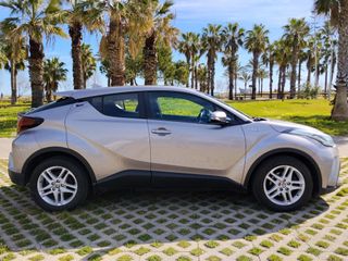 TOYOTA C-HR 2.0 HYBRID DYNAMIC BUSINESS – 184 CV