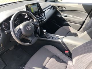 TOYOTA C-HR 2.0 HYBRID DYNAMIC BUSINESS – 184 CV