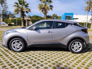 TOYOTA C-HR 2.0 HYBRID DYNAMIC BUSINESS – 184 CV