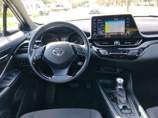 TOYOTA C-HR 2.0 HYBRID DYNAMIC BUSINESS – 184 CV