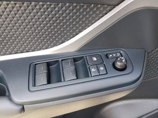 TOYOTA C-HR 2.0 HYBRID DYNAMIC BUSINESS – 184 CV