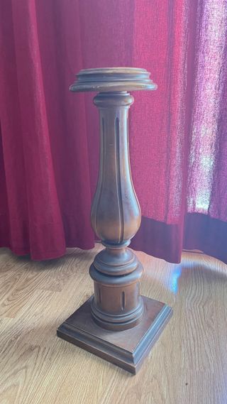 Pedestal de madera torneada para cenicero