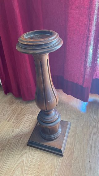 Pedestal de madera torneada para cenicero