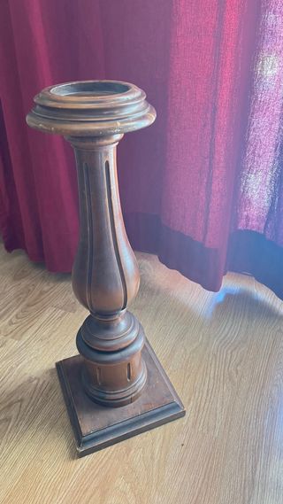 Pedestal de madera torneada para cenicero