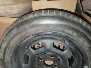 Llanta 14'' 4 tornillos con neumático  Michelin
