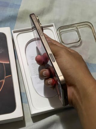 iPhone 16 Pro Max Dorado