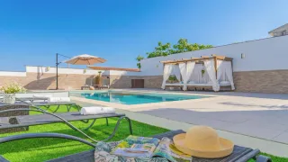 Casa chalet con piscina privada CHIPIONA