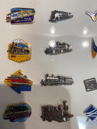 COLECCION ENMARCADA DE PINS DE FERROCARRIL