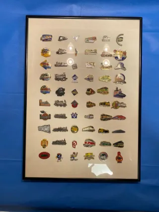 COLECCION ENMARCADA DE PINS DE FERROCARRIL