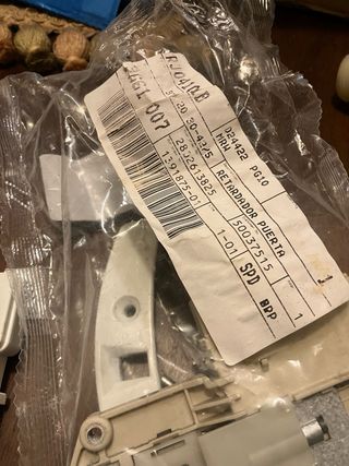 Retardador Puerta Lavadora AEG 12620