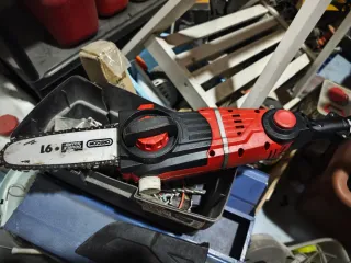 Motosierra Titan Motosierra de altura (sin batería