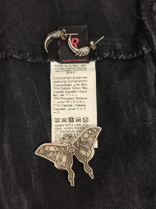 Falda grunge punk con cadenas