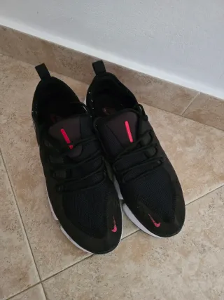 Nike Pocket Fly DM Preto/Vermelho