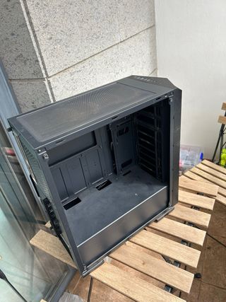 Carcasa PC con refrigeración líquida
