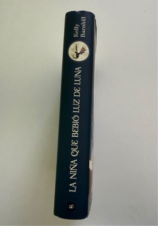 La niña que bebió luz de luna