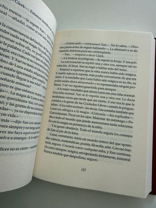 La niña que bebió luz de luna