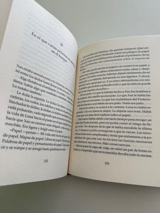 La niña que bebió luz de luna