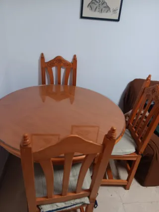 Mesa y 4 sillas provenzal