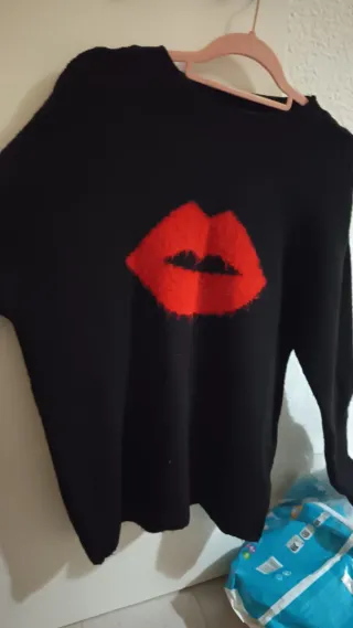 Jersey negro con beso rojo talla única