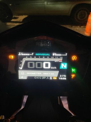 Aprilia RS 660 Amarilla y Negra