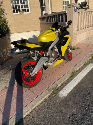 Aprilia RS 660 Amarilla y Negra