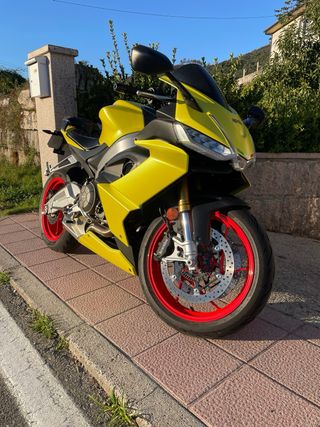 Aprilia RS 660 Amarilla y Negra