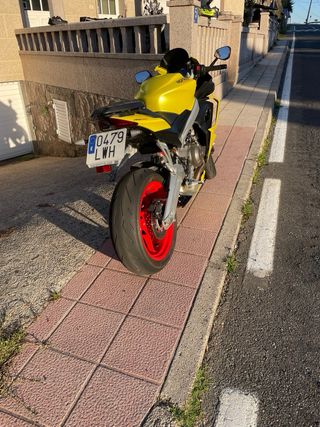 Aprilia RS 660 Amarilla y Negra
