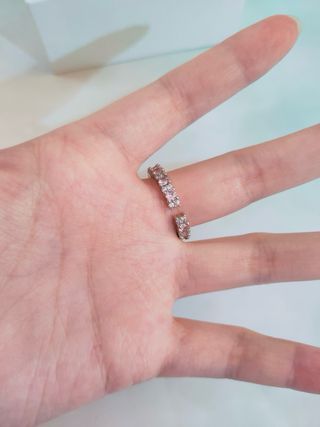 Anello regolabile con pietre rosa e argento