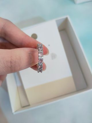 Anello regolabile con pietre rosa e argento